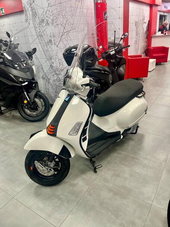 Vespa GTS 300 Super Sport (2023 - 24)