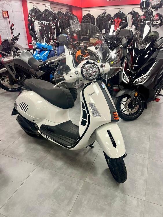 Vespa GTS 300 Super Sport (2023 - 24) (2)