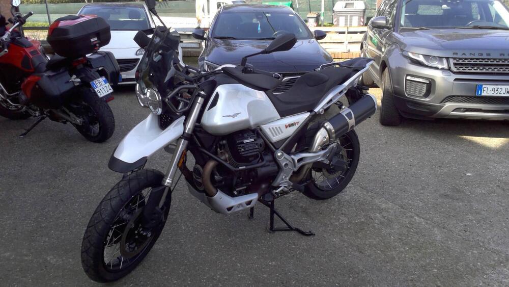 Moto Guzzi V85 TT (2021 - 23) (3)
