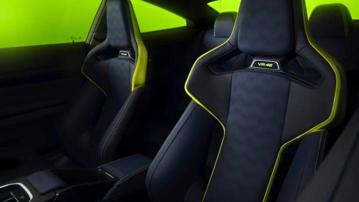 BMW M omaggia Valentino Rossi con l’esclusiva M4 CS Edition VR46   (5)