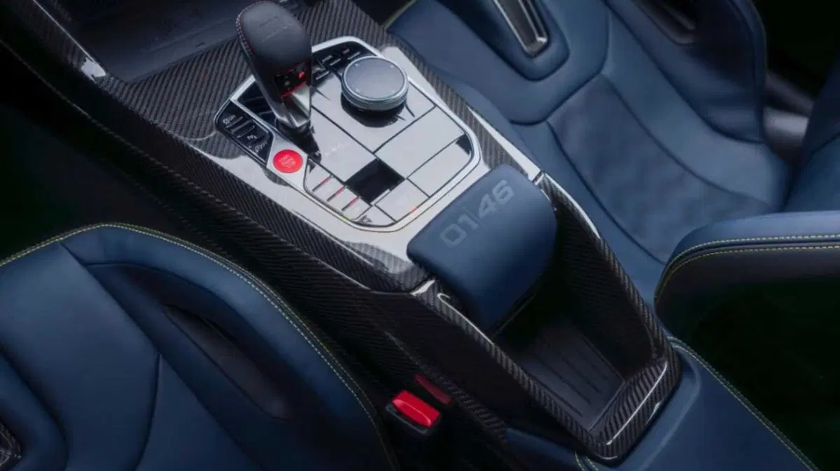BMW M omaggia Valentino Rossi con l’esclusiva M4 CS Edition VR46   (6)