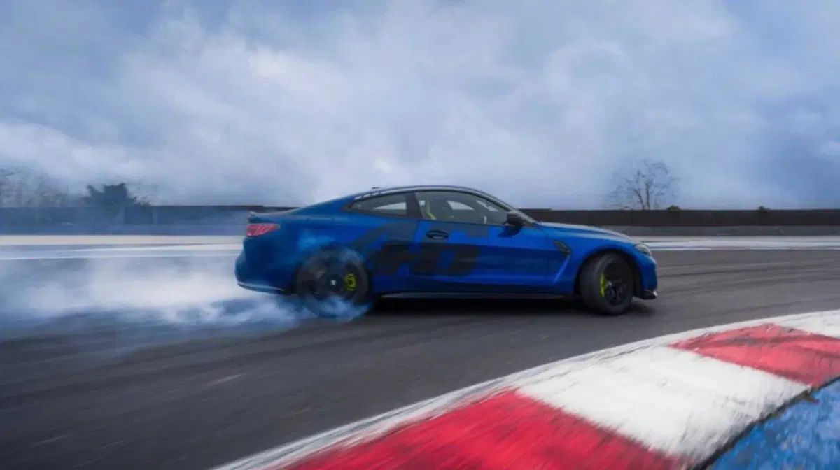 BMW M omaggia Valentino Rossi con l’esclusiva M4 CS Edition VR46   (7)