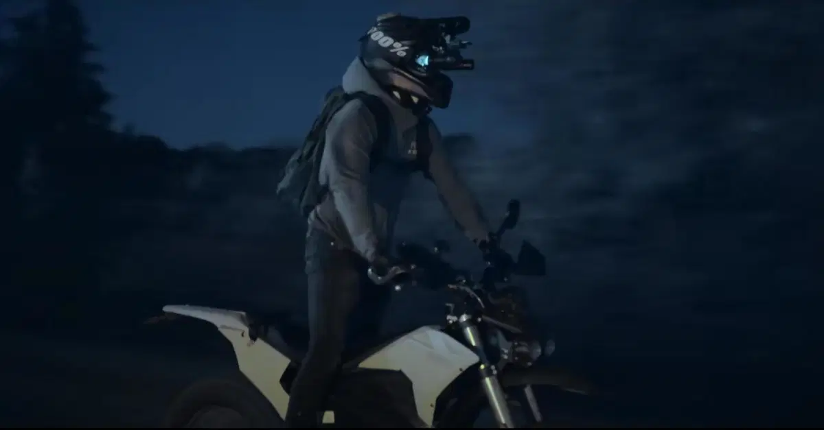 Muoversi nelle tenebre con una moto elettrica