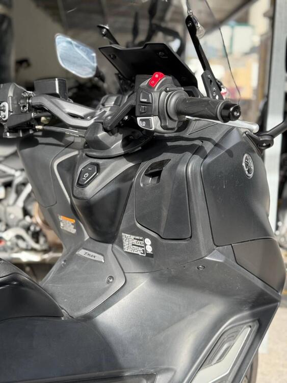 Yamaha T-Max 560 (2022 - 24) (3)