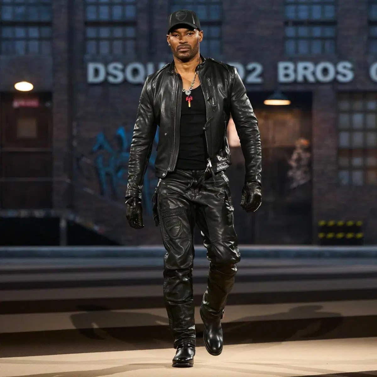 Ducati e Dsquared2 presentano una collection dedicata alla nuova XDiavel V4 (4)
