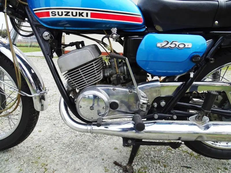 Suzuki T 250 HUSTLER (7)