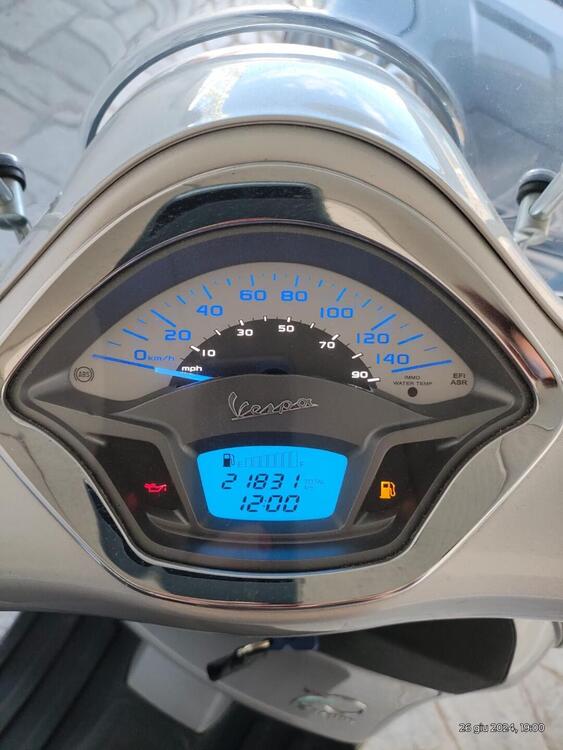 Vespa GTS 300 ABS Settantesimo (2016) (3)