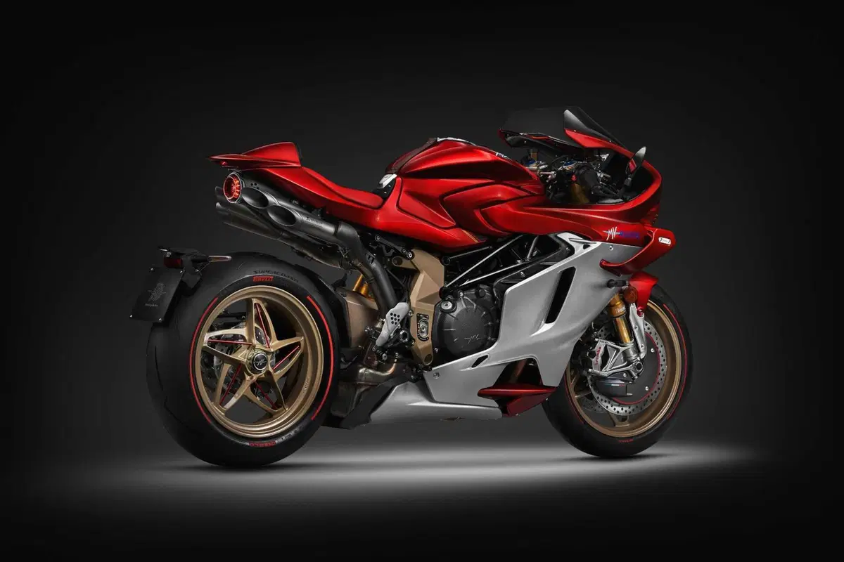 La MV Agusta Superveloce 1000 Serie Oro vince il Good Design Award (2)
