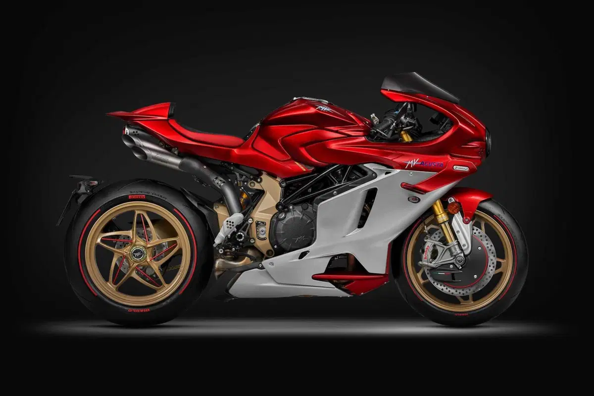 La MV Agusta Superveloce 1000 Serie Oro vince il Good Design Award (7)