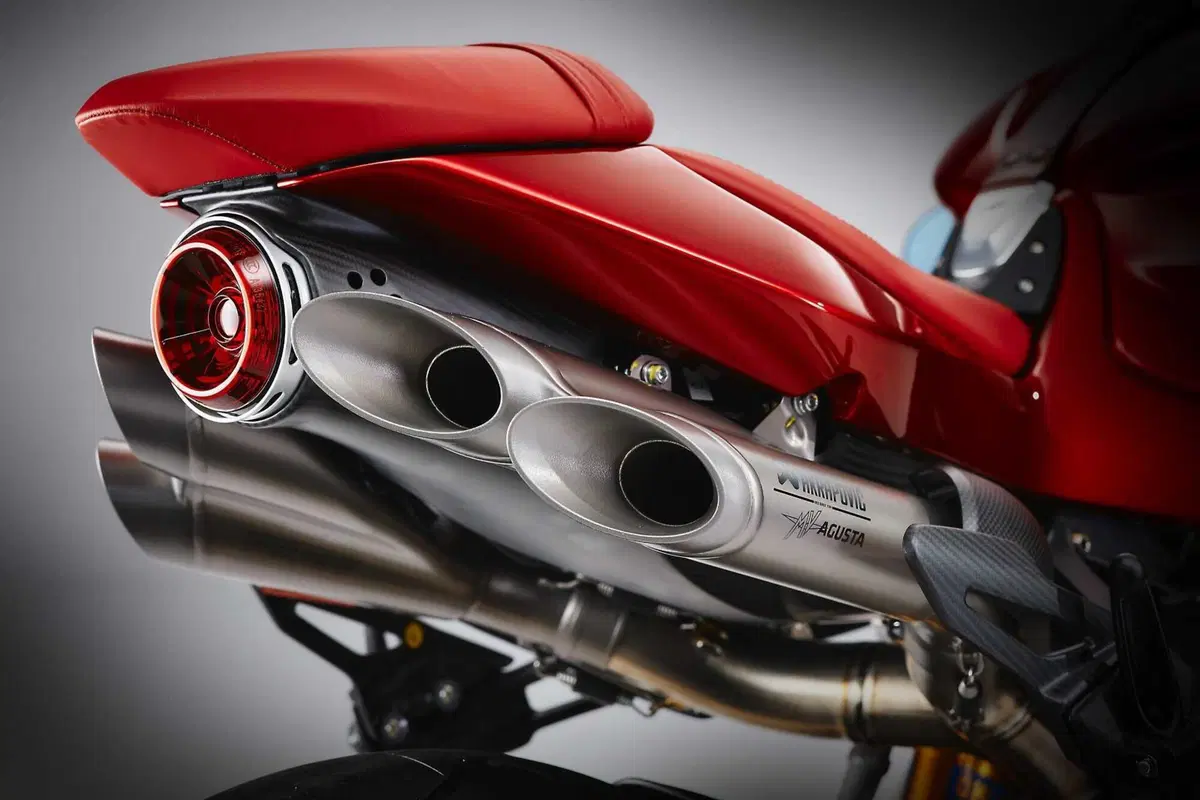 La MV Agusta Superveloce 1000 Serie Oro vince il Good Design Award (17)