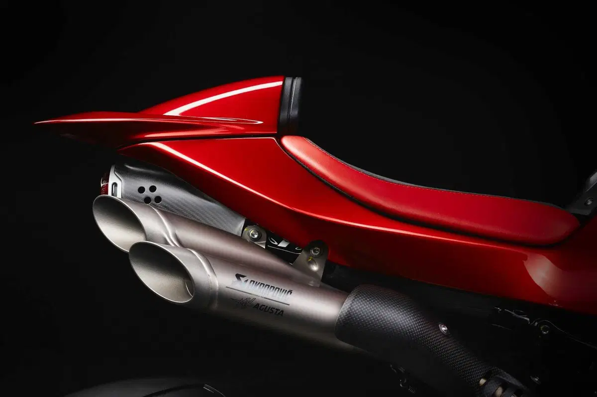 La MV Agusta Superveloce 1000 Serie Oro vince il Good Design Award (20)