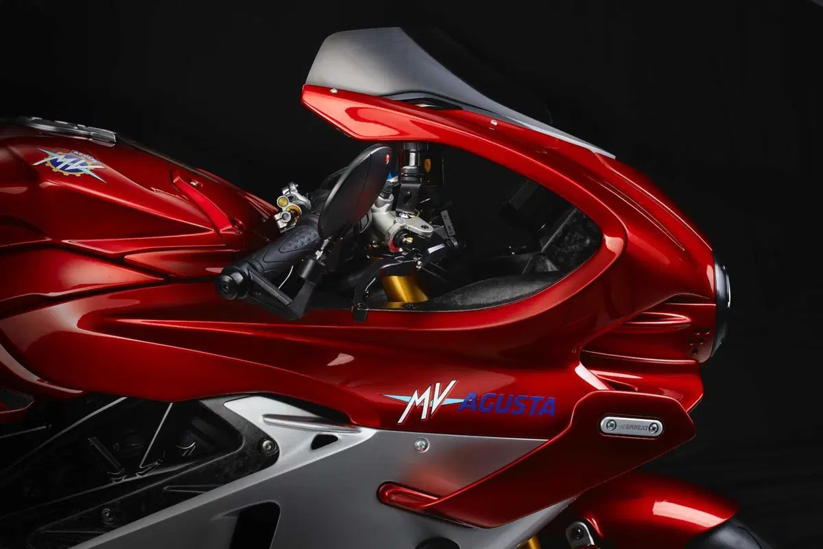 La MV Agusta Superveloce 1000 Serie Oro vince il Good Design Award (21)