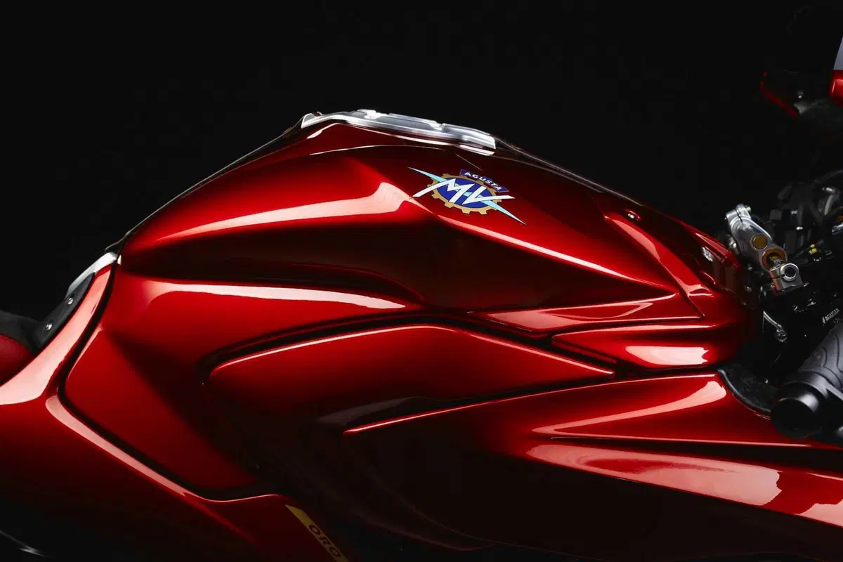 La MV Agusta Superveloce 1000 Serie Oro vince il Good Design Award (22)