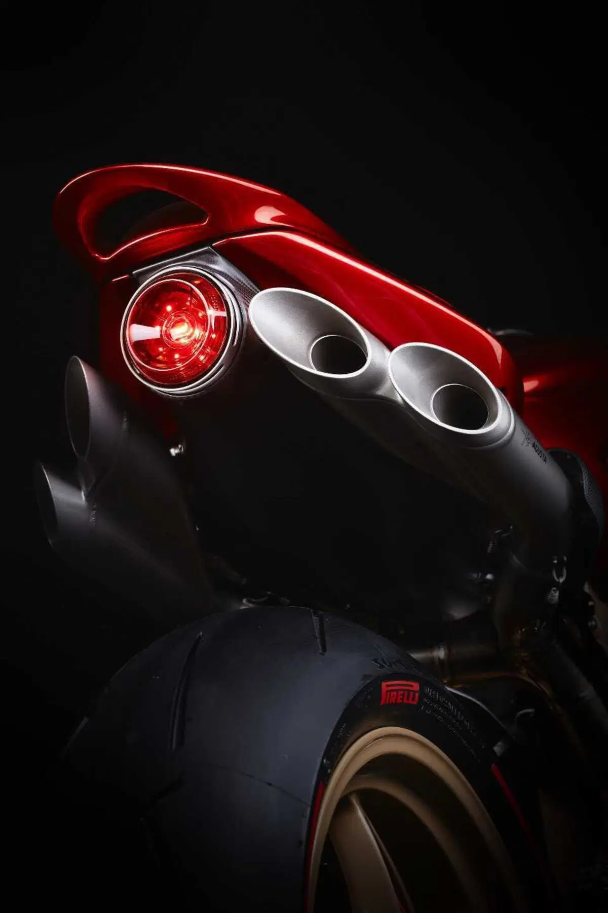 La MV Agusta Superveloce 1000 Serie Oro vince il Good Design Award (24)