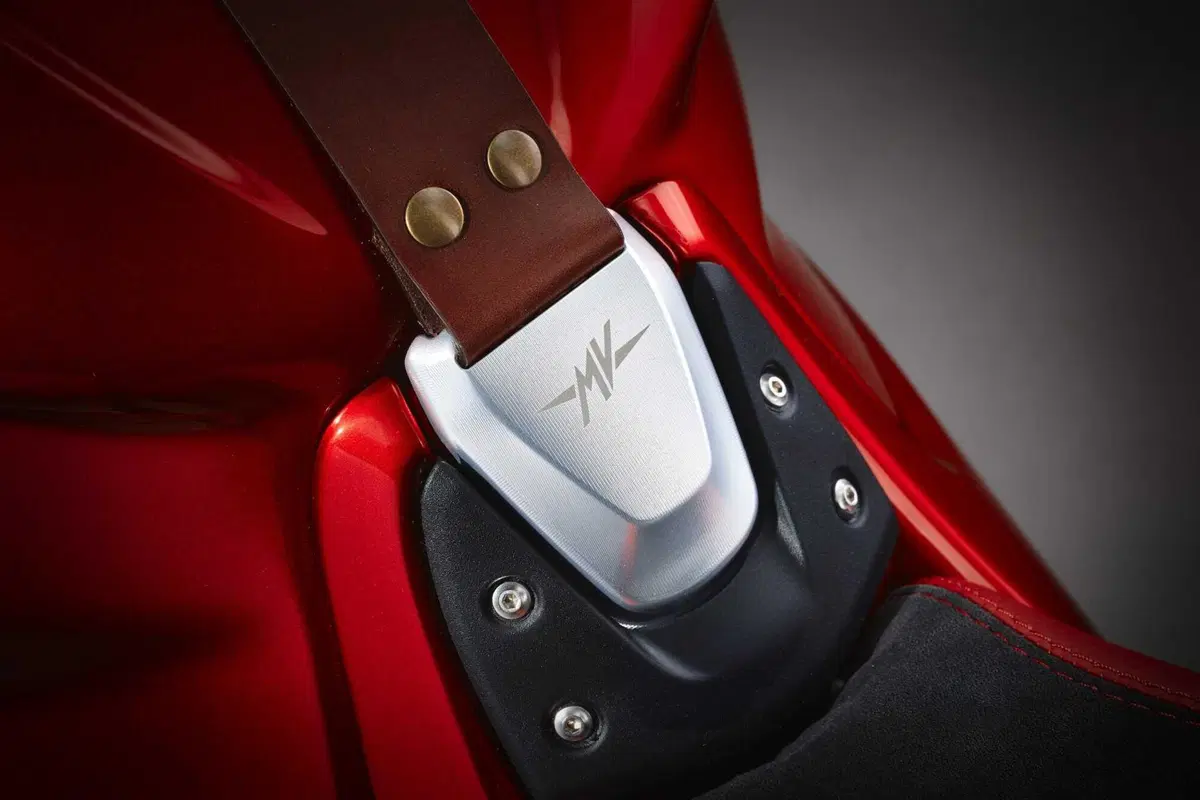 La MV Agusta Superveloce 1000 Serie Oro vince il Good Design Award (31)