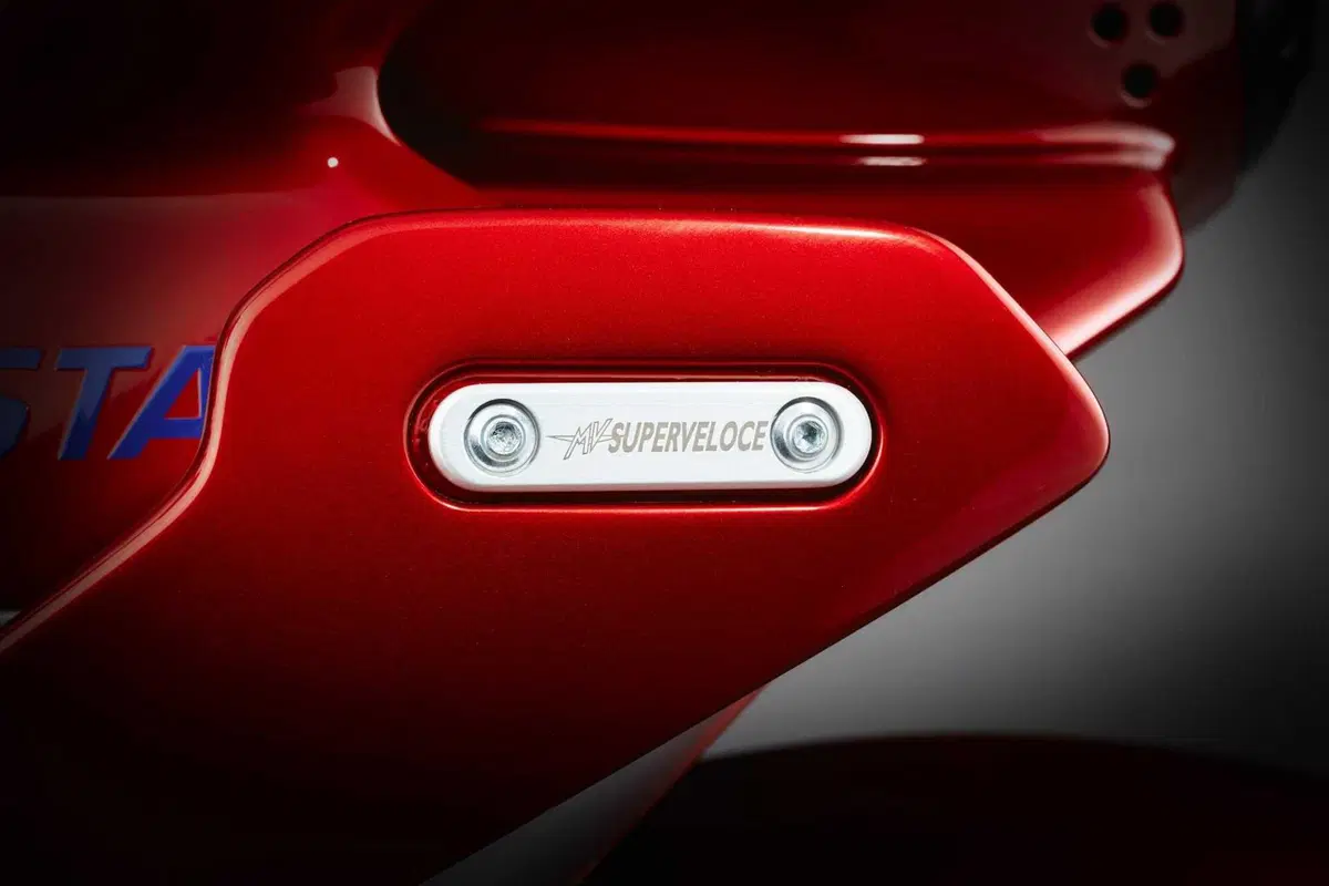 La MV Agusta Superveloce 1000 Serie Oro vince il Good Design Award (32)