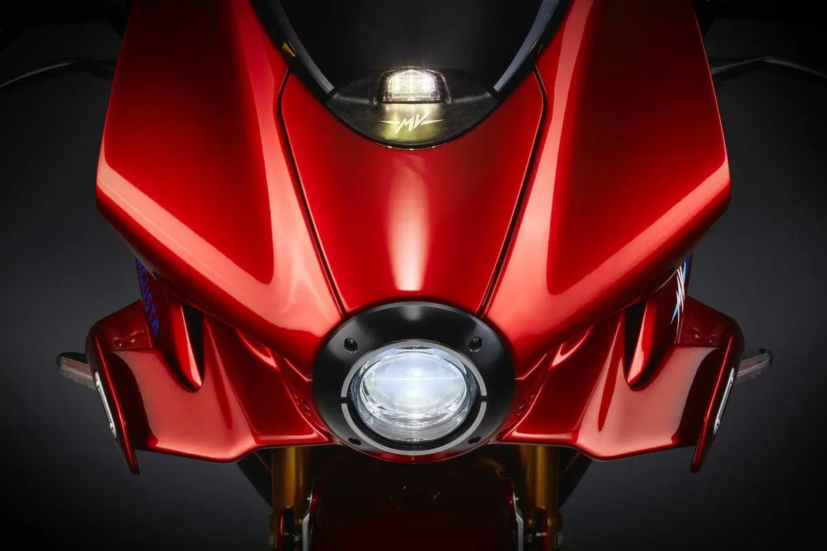 La MV Agusta Superveloce 1000 Serie Oro vince il Good Design Award (33)