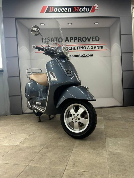 Vespa GTS 300 (2017 - 18) (2)