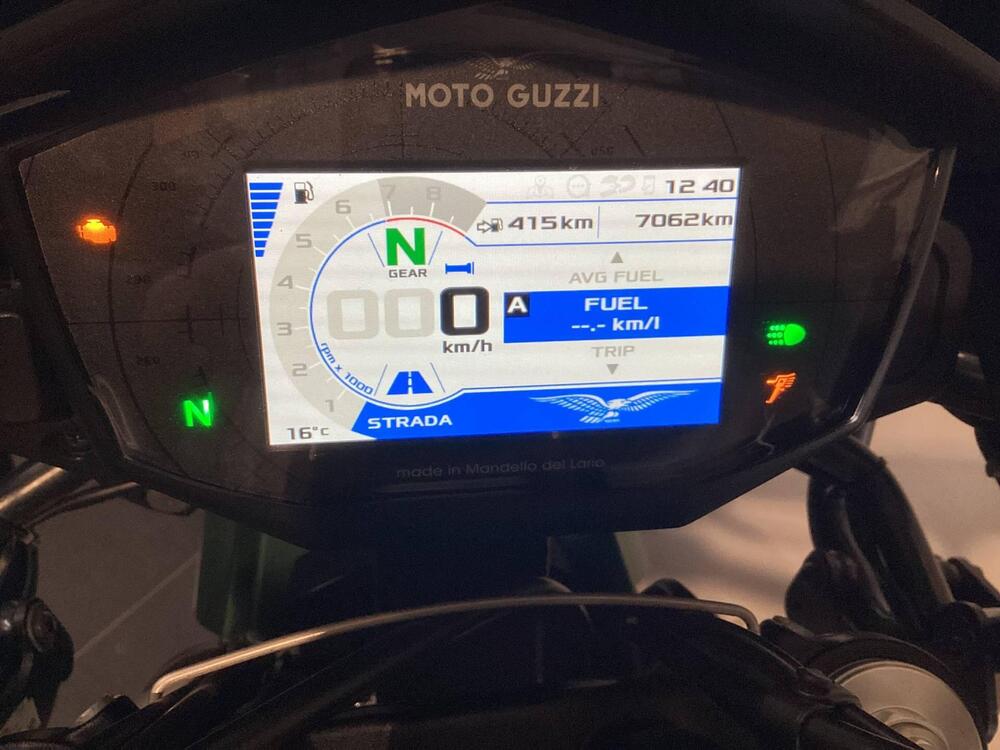 Moto Guzzi V85 TT Centenario (2021 - 22) (5)