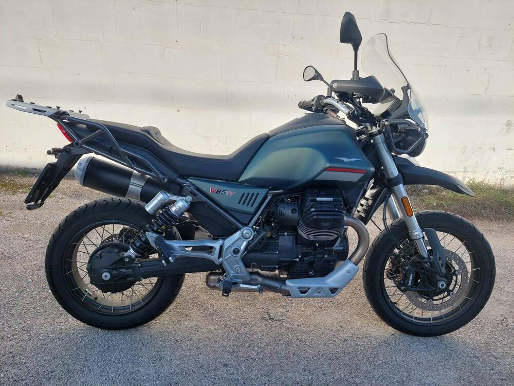 Moto Guzzi V85 TT (2021 - 23) (2)