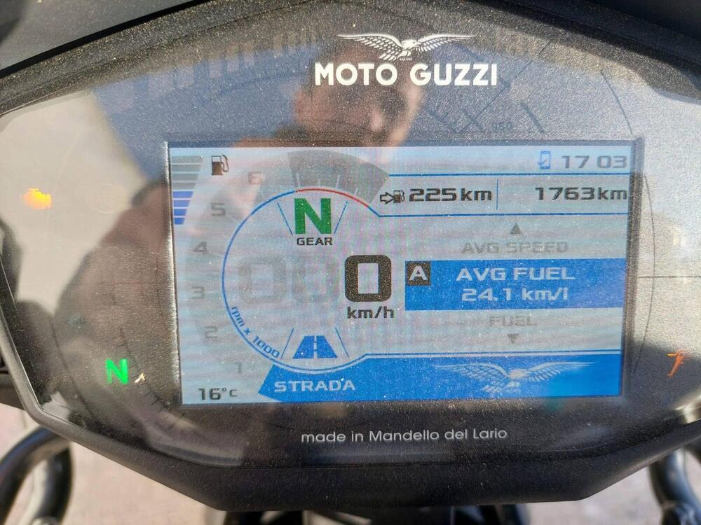Moto Guzzi V85 TT (2021 - 23) (4)