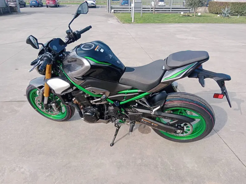 Kawasaki Z 900 SE (2025 - 26) (3)