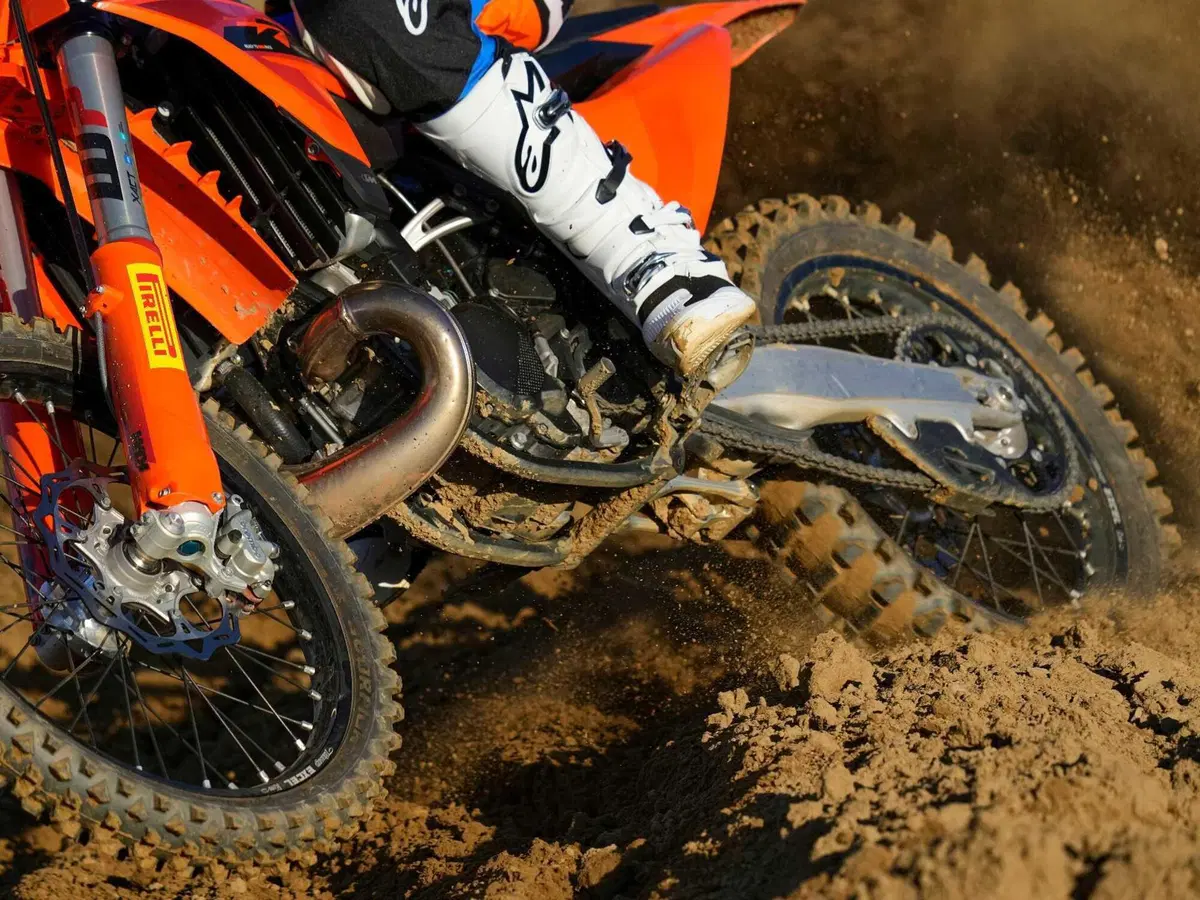 Pirelli presenta il nuovo Scorpion MX32 Mid Soft 