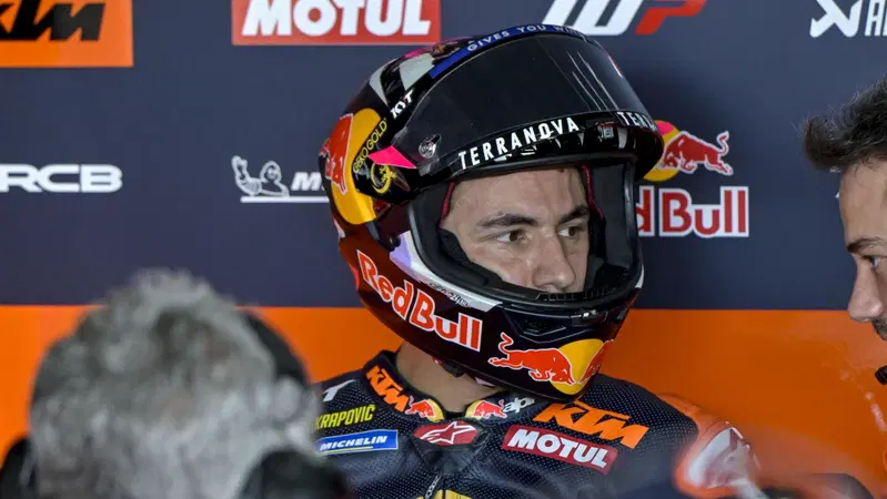 MotoGP 2025. GP della Thailandia. Enea Bastianini: "Pedro Acosta? Almeno lui riesce a frenare"