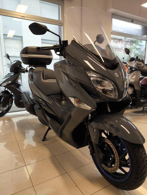 Suzuki Burgman 400 (2022 - 25) (4)