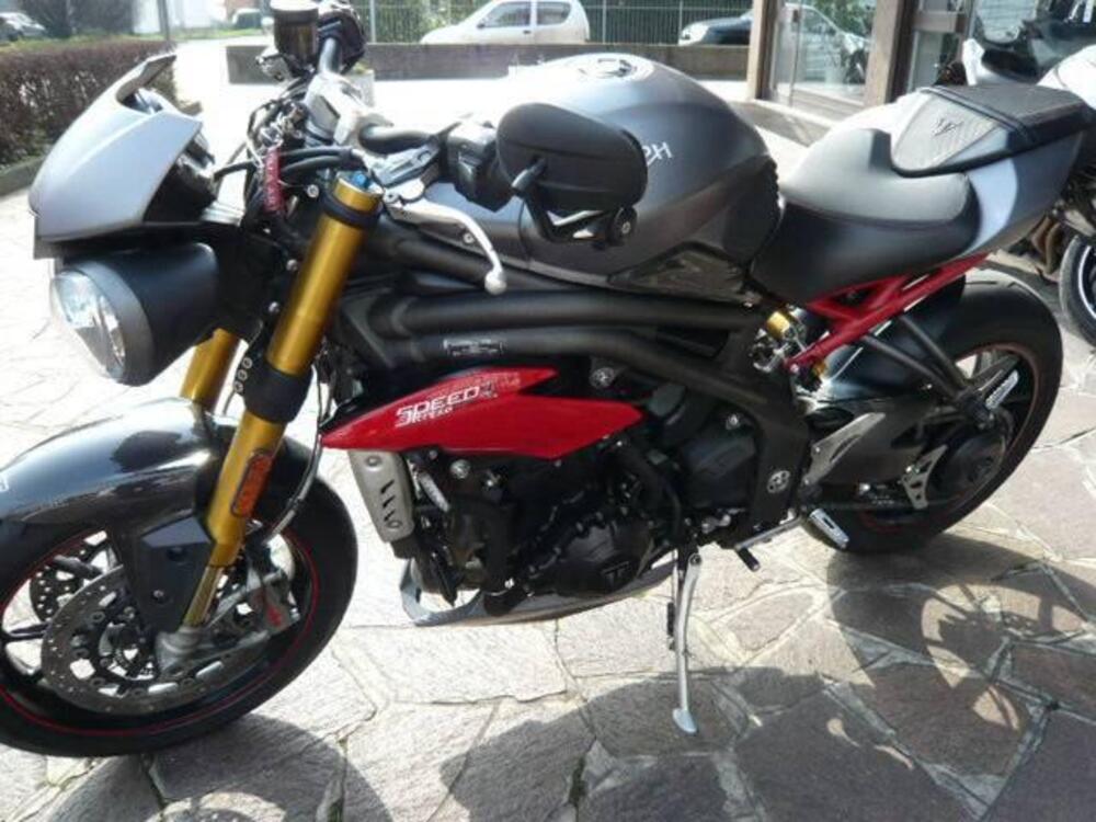 Triumph Speed Triple 1050 R ABS (2016 - 17) (2)