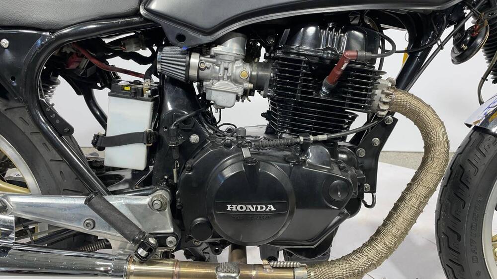 Honda CB 400 CAFE RACE  (4)