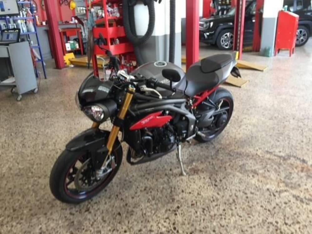 Triumph Speed Triple 1050 R ABS (2016 - 17) (2)