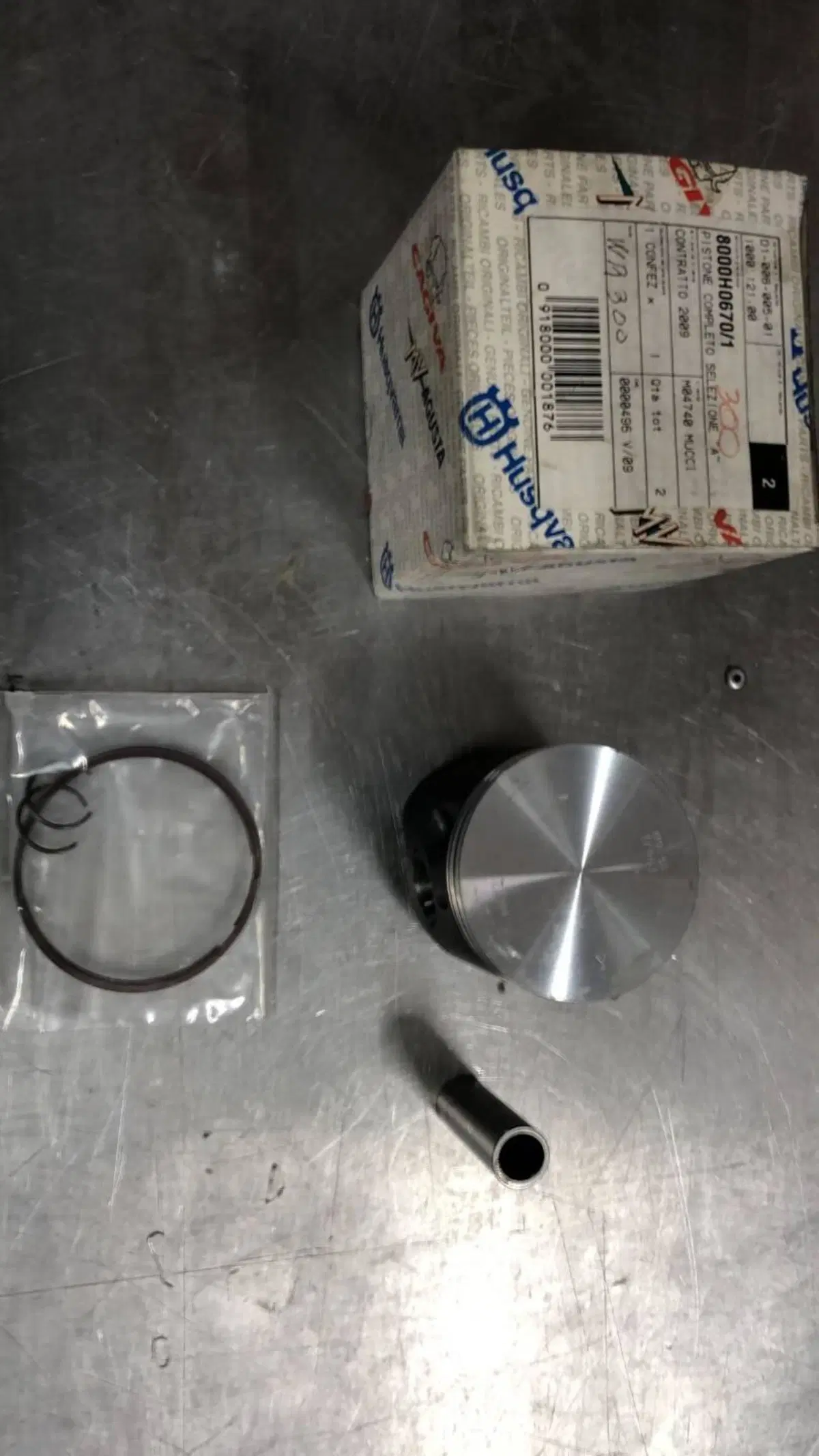 PISTONE COMPLETO PER HUSQVARNA WR 300 DAL 2011 AL (2)