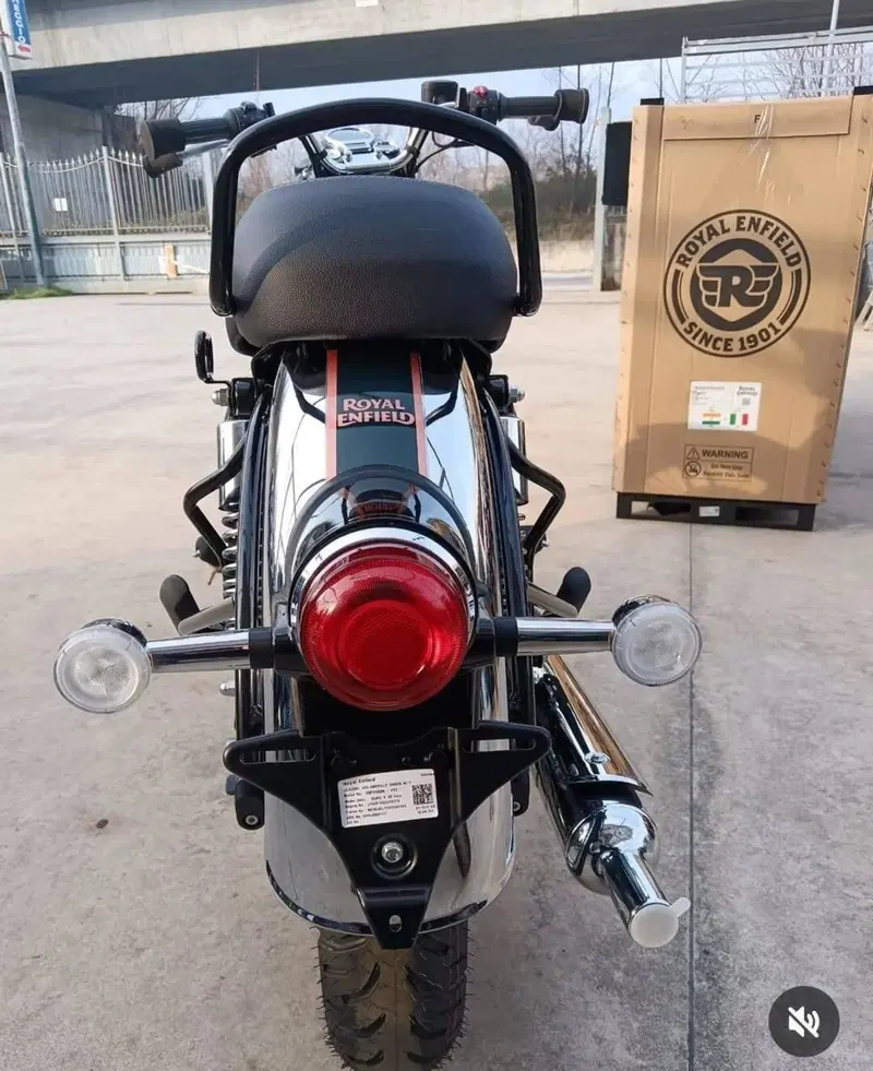 Royal Enfield Classic 350 (2021 - 26) (3)