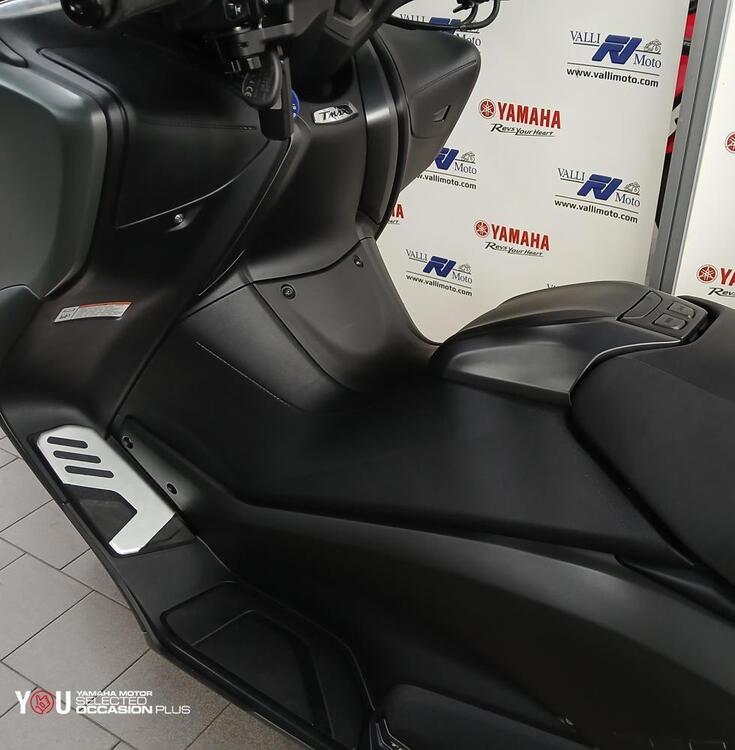 Yamaha T-Max 560 Tech Max (2021) (4)