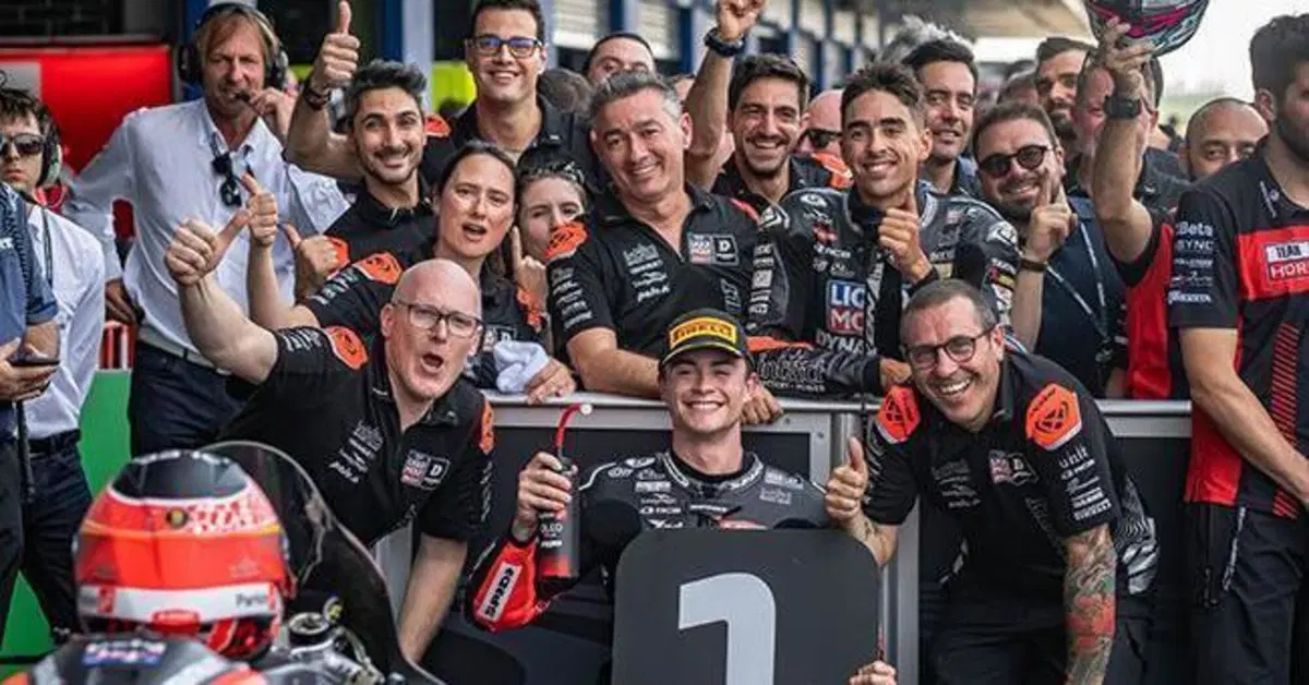 MotoGP 2025. GP della Thailandia. Moto2: Manuel Gonzalez domina la prima gara dell'anno. Secondo Aron Canet, terzo Senna Agius