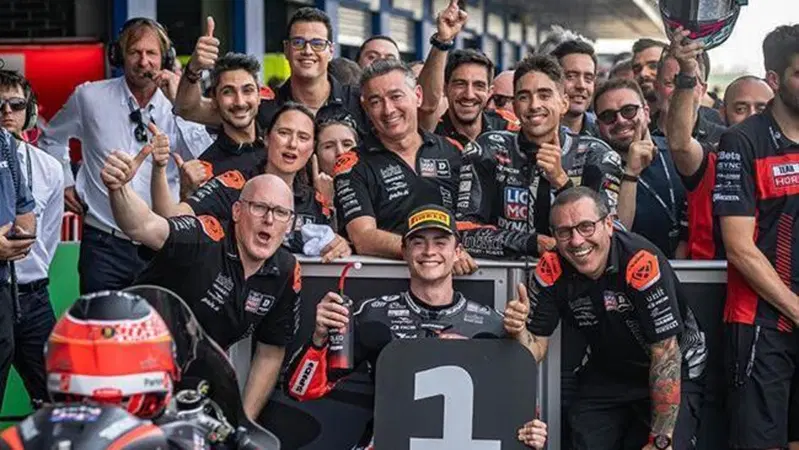 MotoGP 2025. GP della Thailandia. Moto2: Manuel Gonzalez domina la prima gara dell'anno. Secondo Aron Canet, terzo Senna Agius