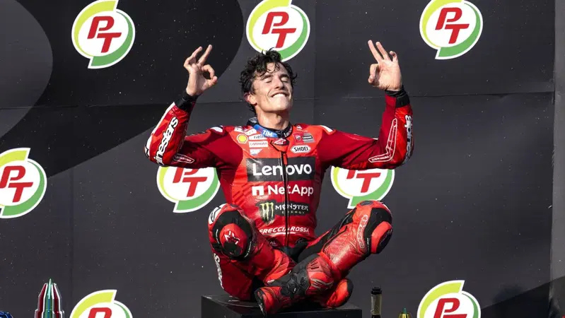MotoGP 2025. GP di Thailandia. Marc Marquez, il perfezionista: "Weekend incredibile, sono migliorato nelle curve a destra guardando Pecco Bagnaia"