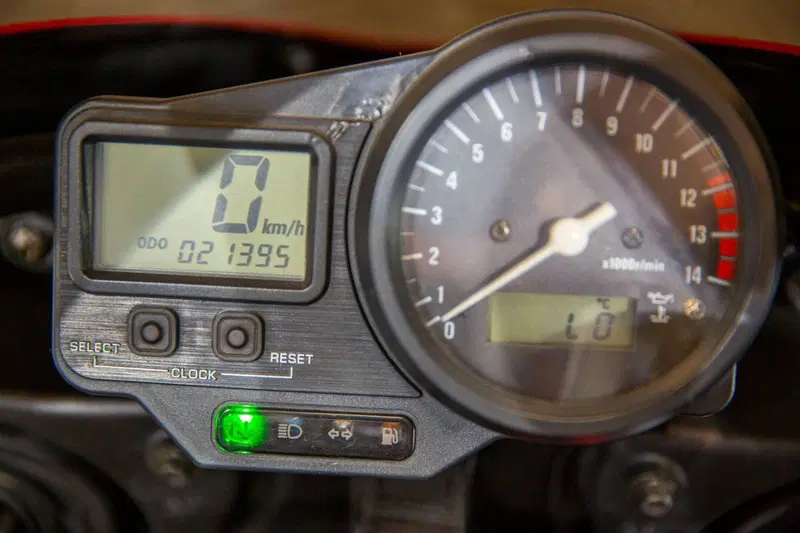 Yamaha YZF R1 (1998 - 99) (20)