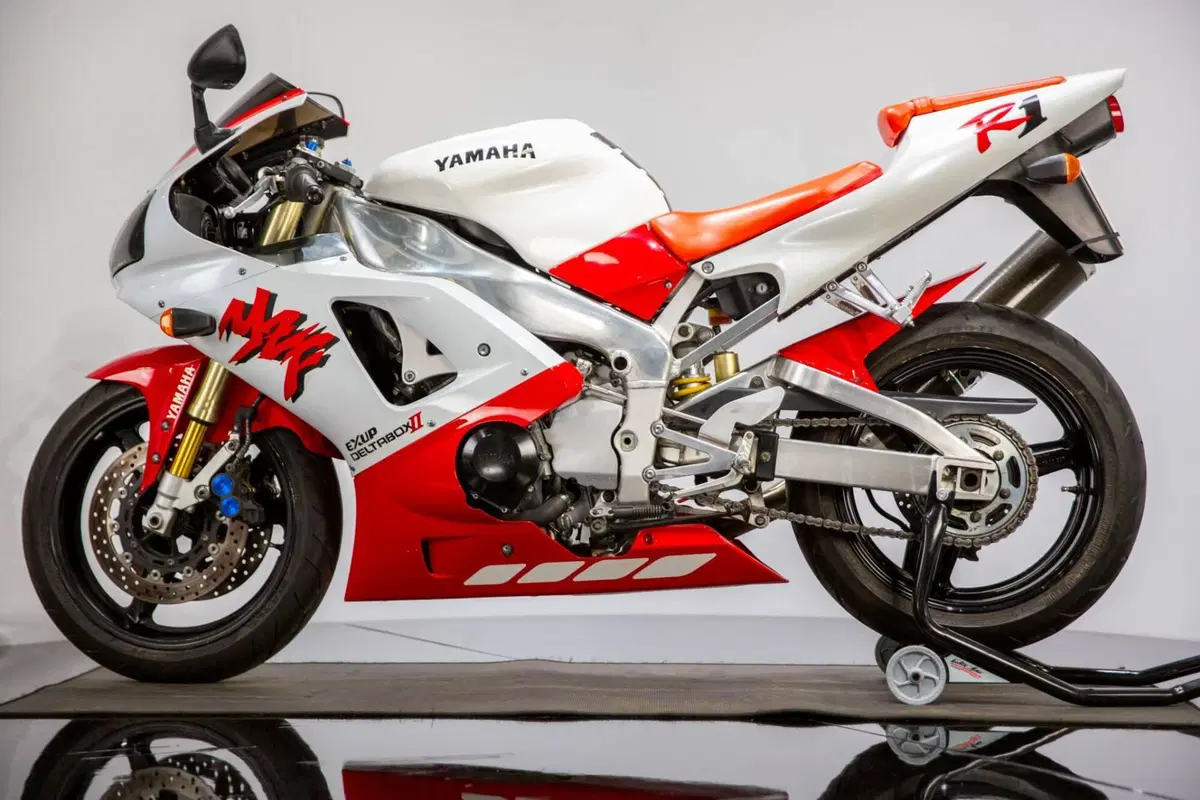 Yamaha YZF R1 (1998 - 99) (8)