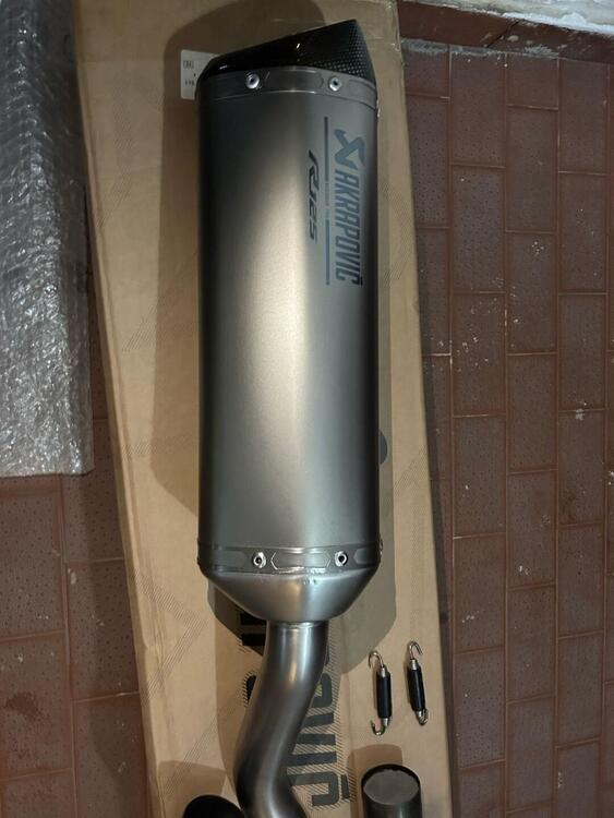 Scarico completo Yamaha r125 Akrapovic (5)