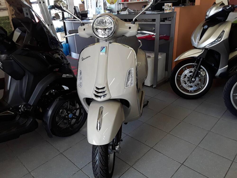 Vespa GTS 300 (2023 - 24) (2)