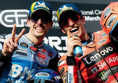 MotoGP 2025. Mamma e papà Marquez commentano l'impresa di Marc e Alex. Roser Alentà: Molto contenta per il piccolo. Julià: Soddisfazione incredibile