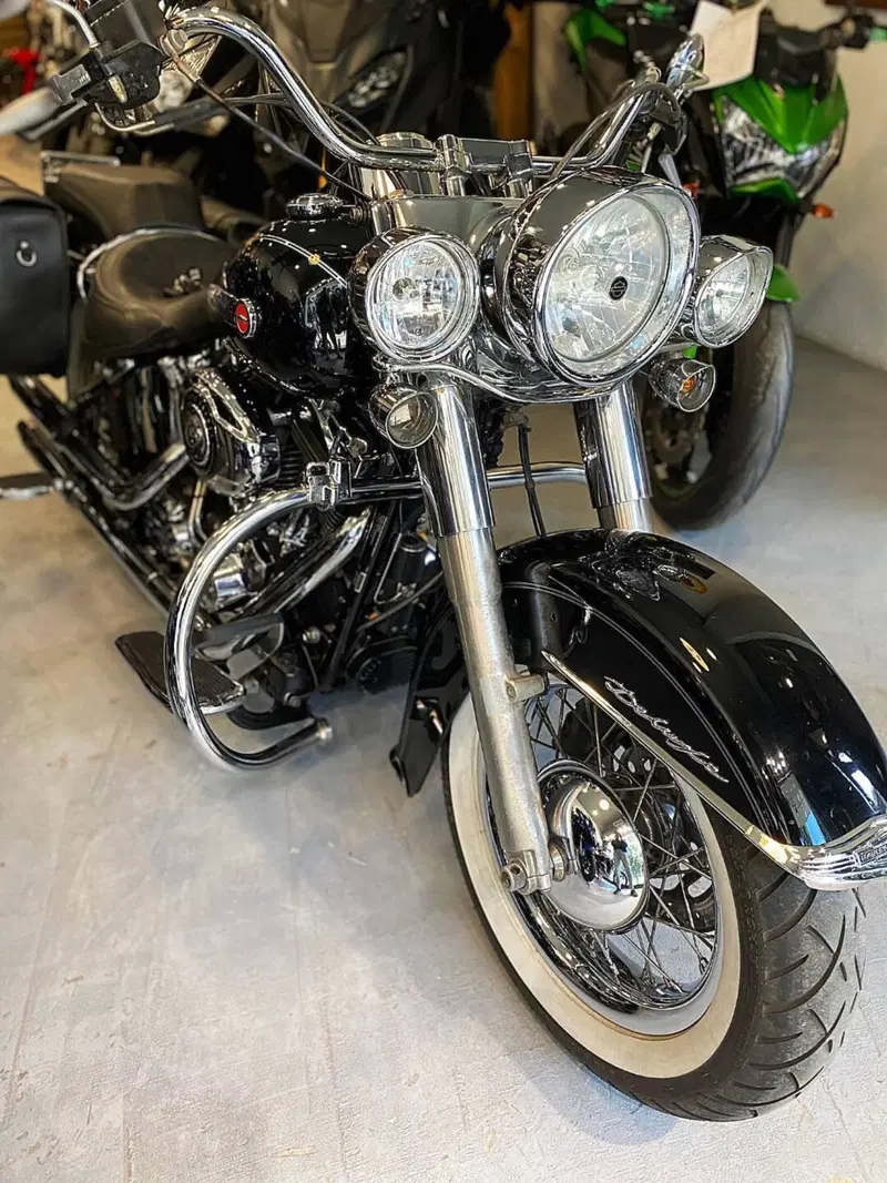 Harley-Davidson 1690 Deluxe ABS (2011 - 16) - FLSTN (4)