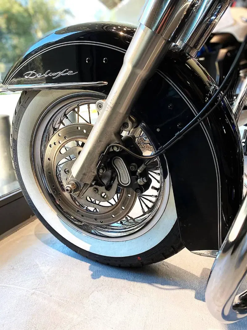 Harley-Davidson 1690 Deluxe ABS (2011 - 16) - FLSTN (13)