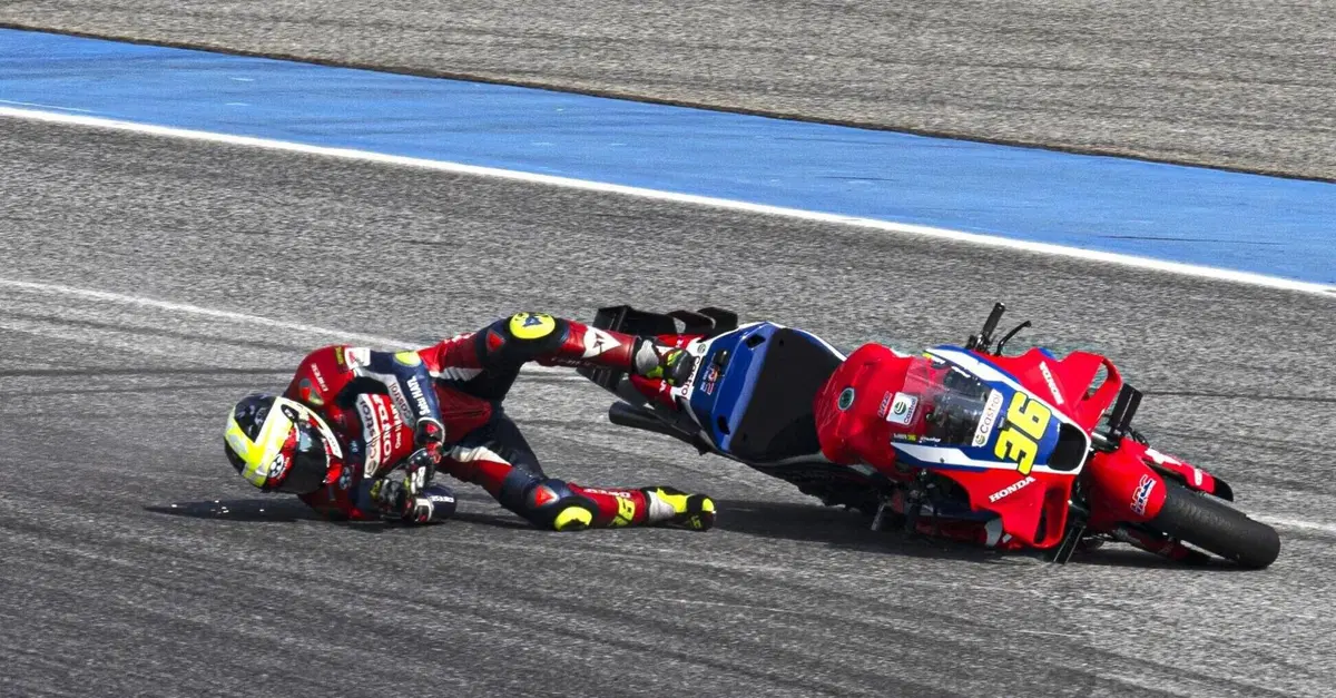MotoGP 2025. GP di Thailandia. Joan Mir felice nonostante la caduta e le ustioni: "La gara in cui siamo stati pi&ugrave; forti"