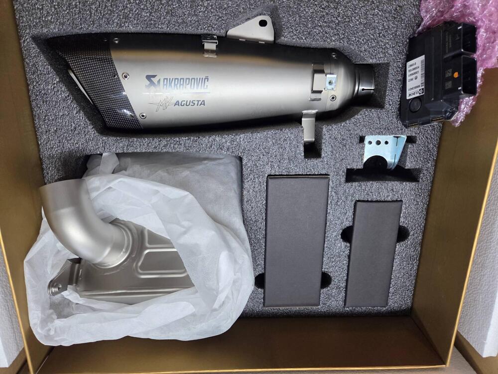 KIT RACING PER MV AGUSTA F3 RR *TUO CON UN ANTICIP (4)