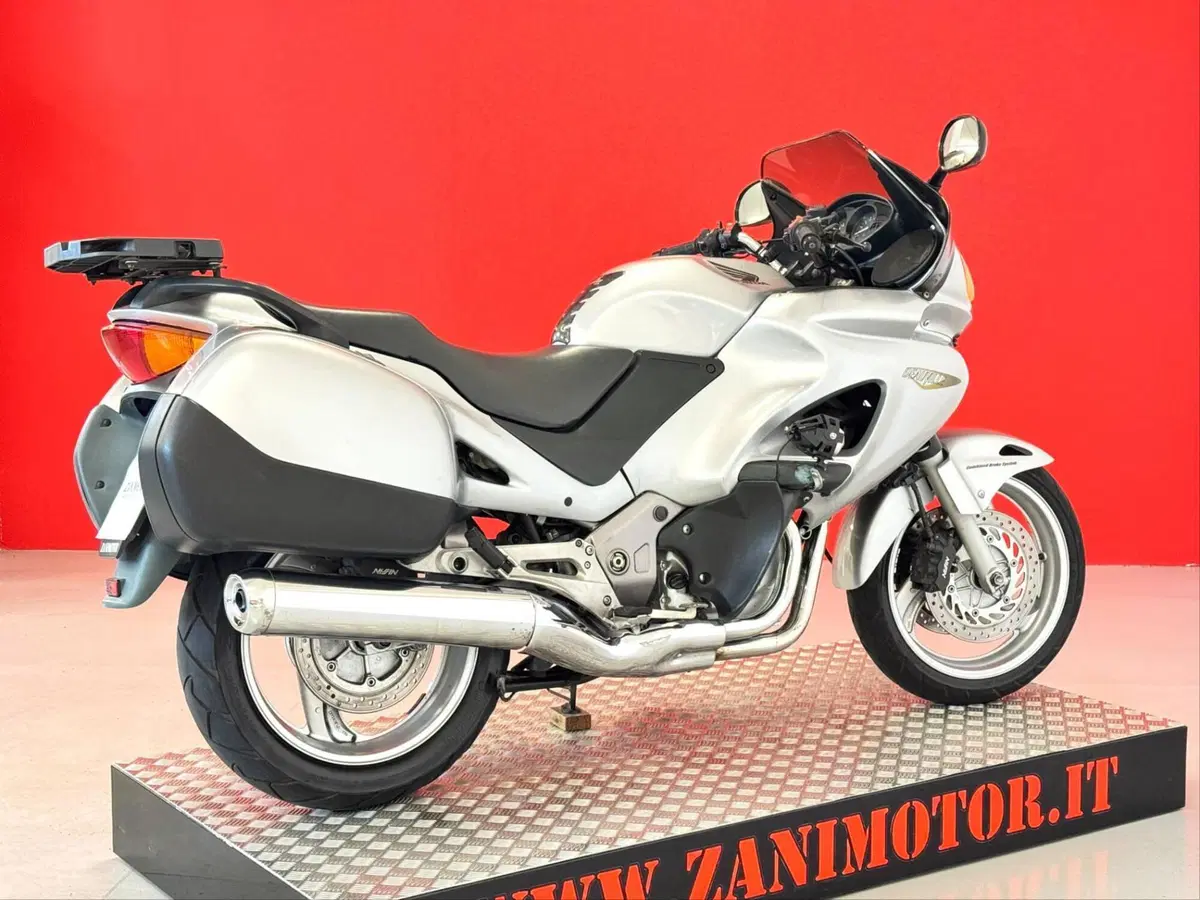 Honda Deauville 650 (2002 - 05) (8)