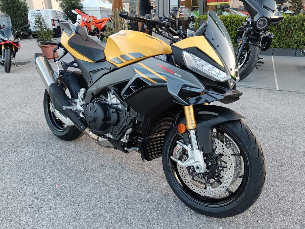 Aprilia Tuono 1100 V4 (2025) (2)