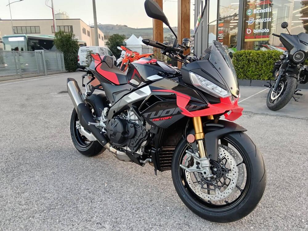 Aprilia Tuono 1100 V4 Factory (2025) (2)